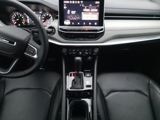 Used 2025 Jeep Compass Limited image 11