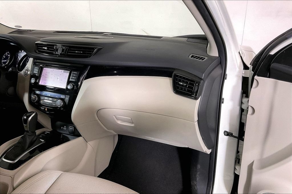 Used 2022 Nissan Rogue Sport SL w/ Premium Package FWD image 16