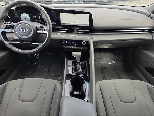 Used 2023 Hyundai Elantra SEL w/ Convenience Package image 9