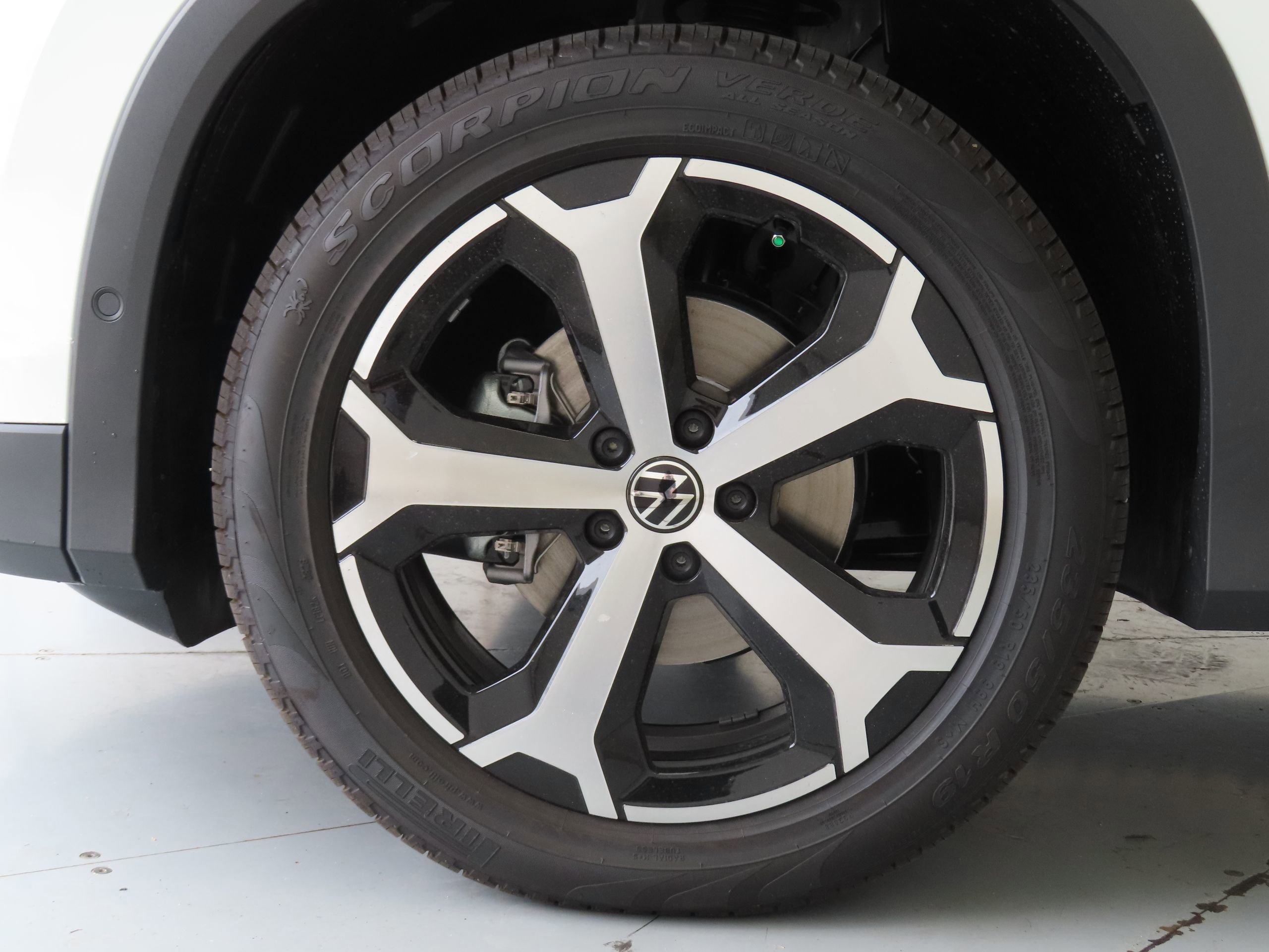 New 2026 Volkswagen Tiguan SE FWD image 27
