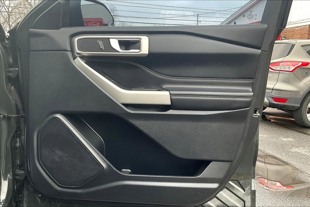 Used 2022 Ford Explorer XLT w/ Equipment Group 202A image 23