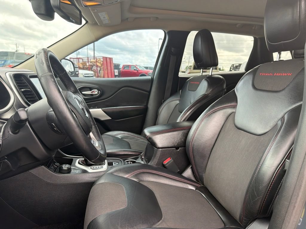 Used 2017 Jeep Cherokee Trailhawk w/ Comfort/Convenience Group AWD/4WD image 29