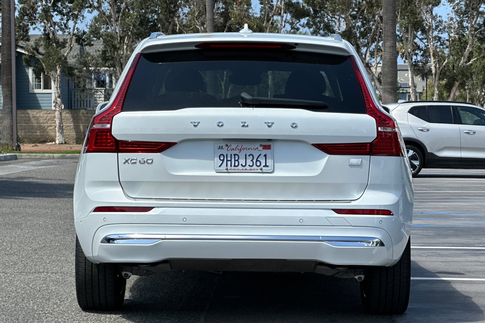 Certified 2023 Volvo XC60 T8 Plus AWD/4WD image 5