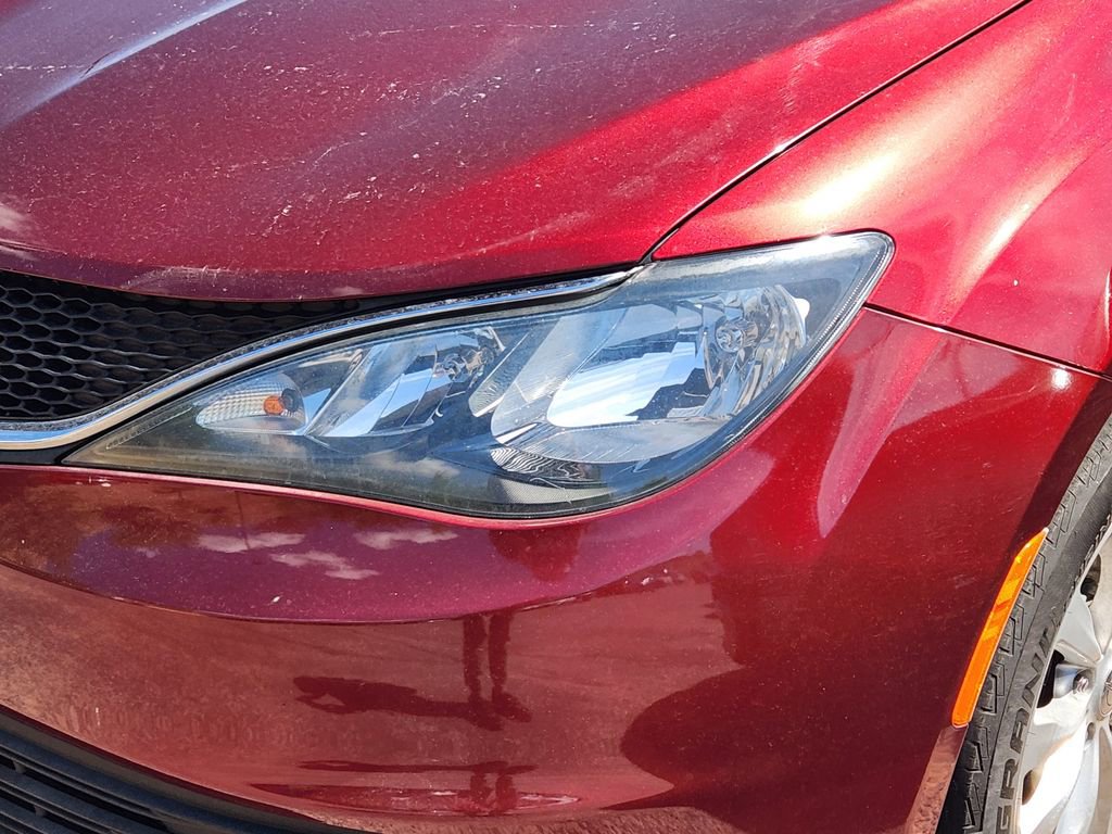 Used 2017 Chrysler Pacifica Touring w/ Tire & Wheel Group FWD image 12