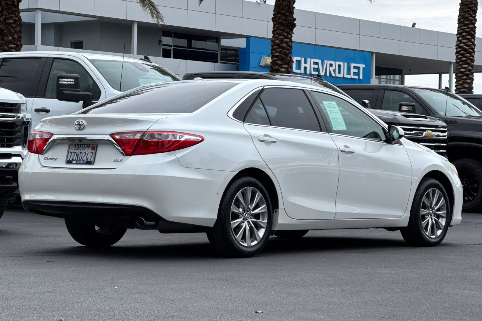 Used 2017 Toyota Camry XLE w/ Convenience Package FWD image 3