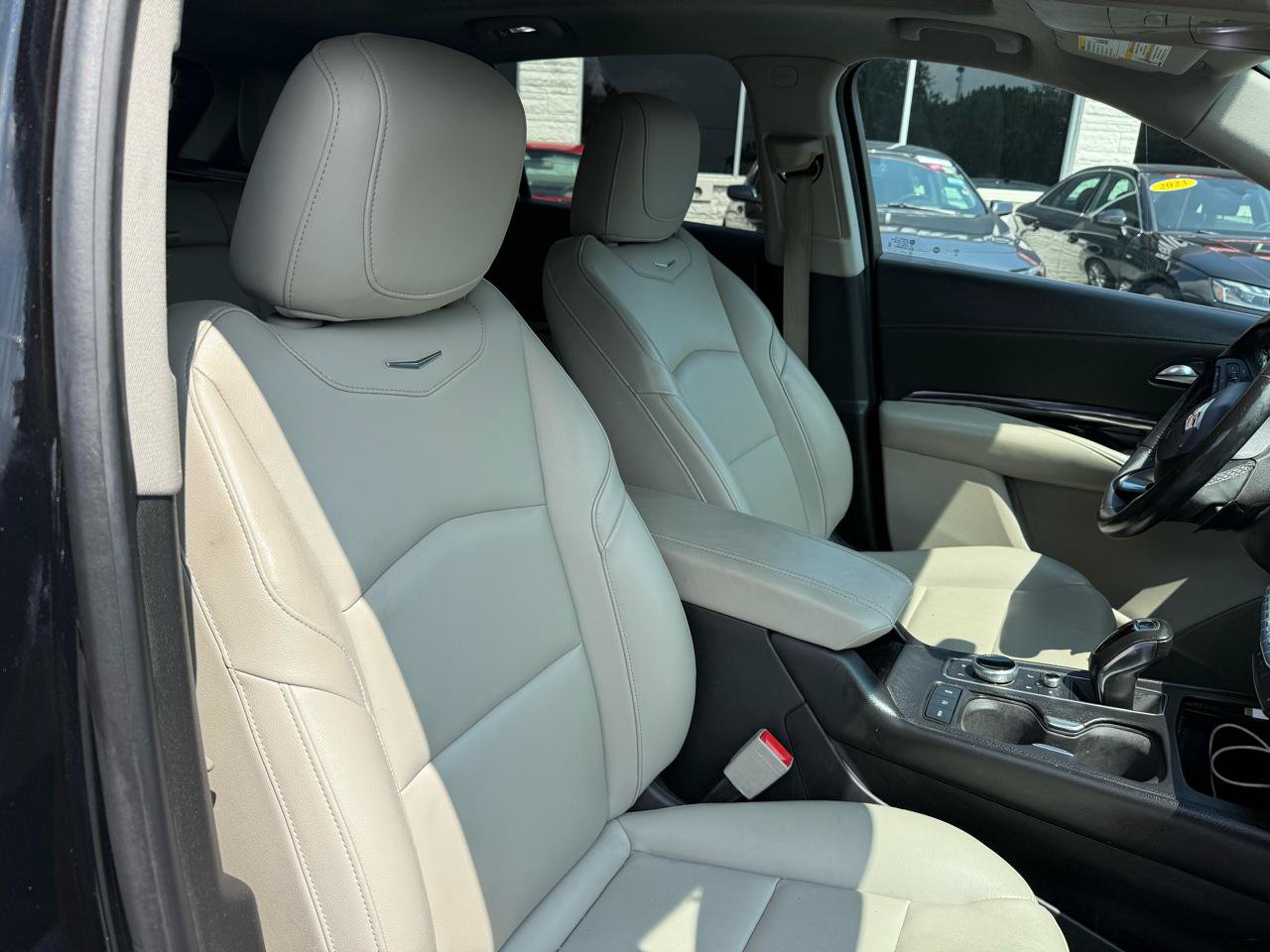 Used 2019 Cadillac XT4 Luxury w/ Cold Weather Package AWD/4WD image 13