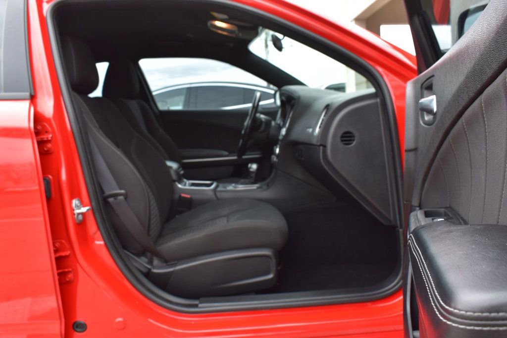 Used 2020 Dodge Charger SXT w/ Driver Convenience Group image 17
