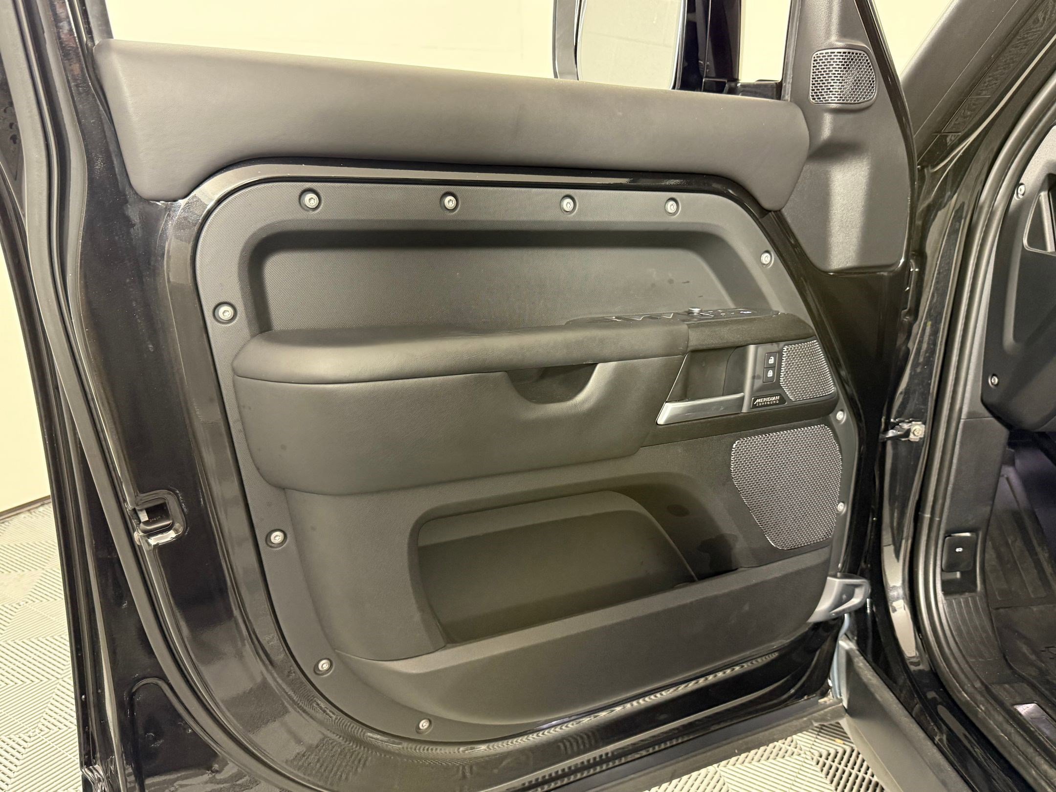 Used 2022 Land Rover Defender 110 V8 image 13