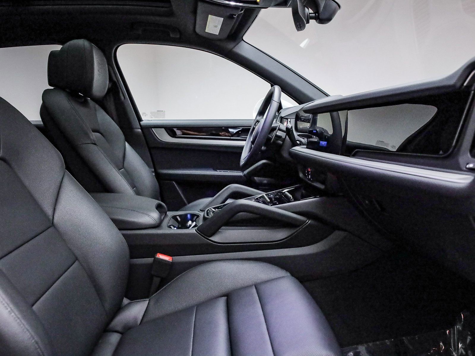 Certified 2025 Porsche Cayenne image 21