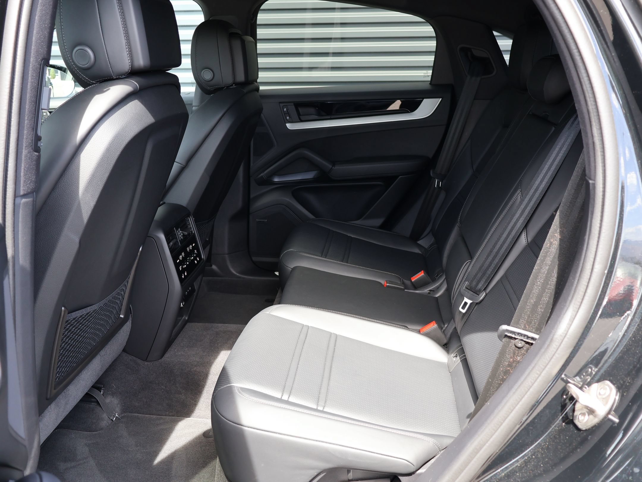 Certified 2026 Porsche Cayenne Coupe AWD/4WD image 28