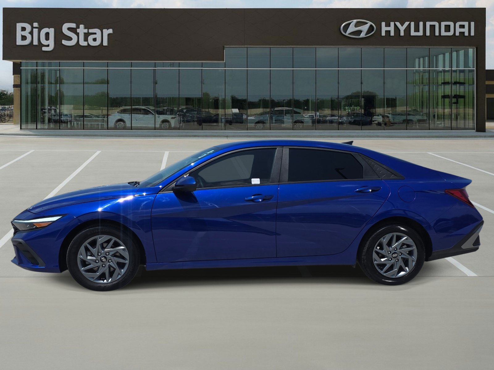 Used 2024 Hyundai Elantra SEL FWD image 2