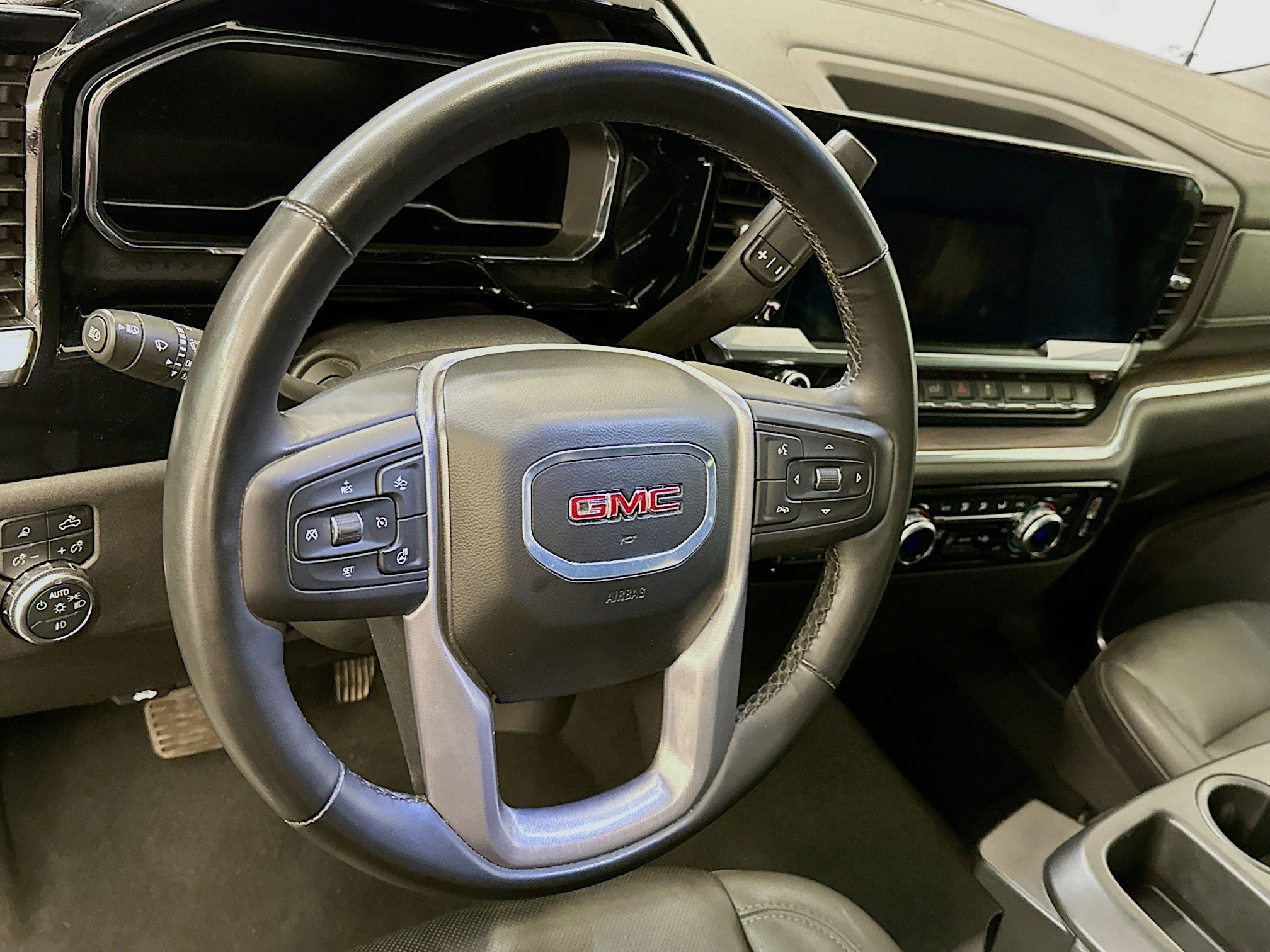 Used 2025 GMC Sierra 1500 SLT AWD/4WD image 18