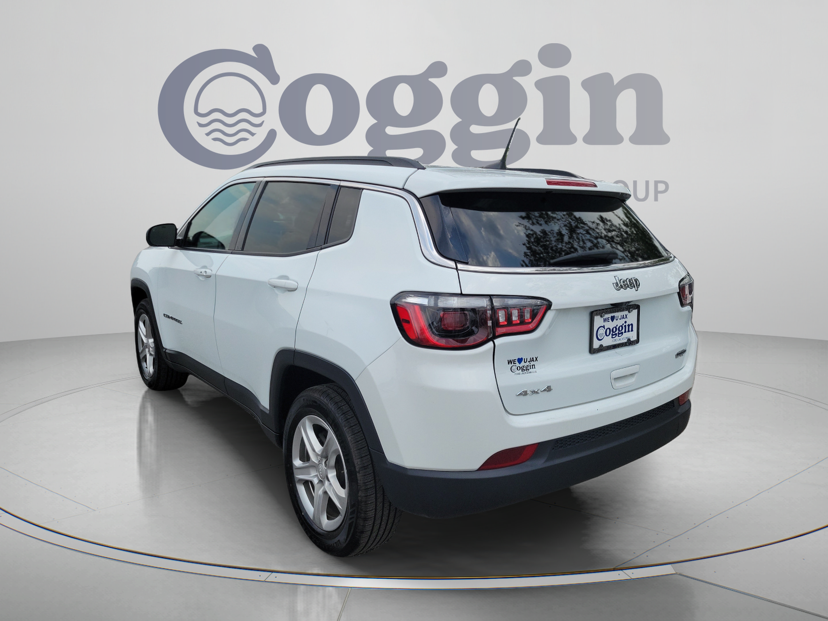 Used 2024 Jeep Compass Latitude AWD/4WD image 2