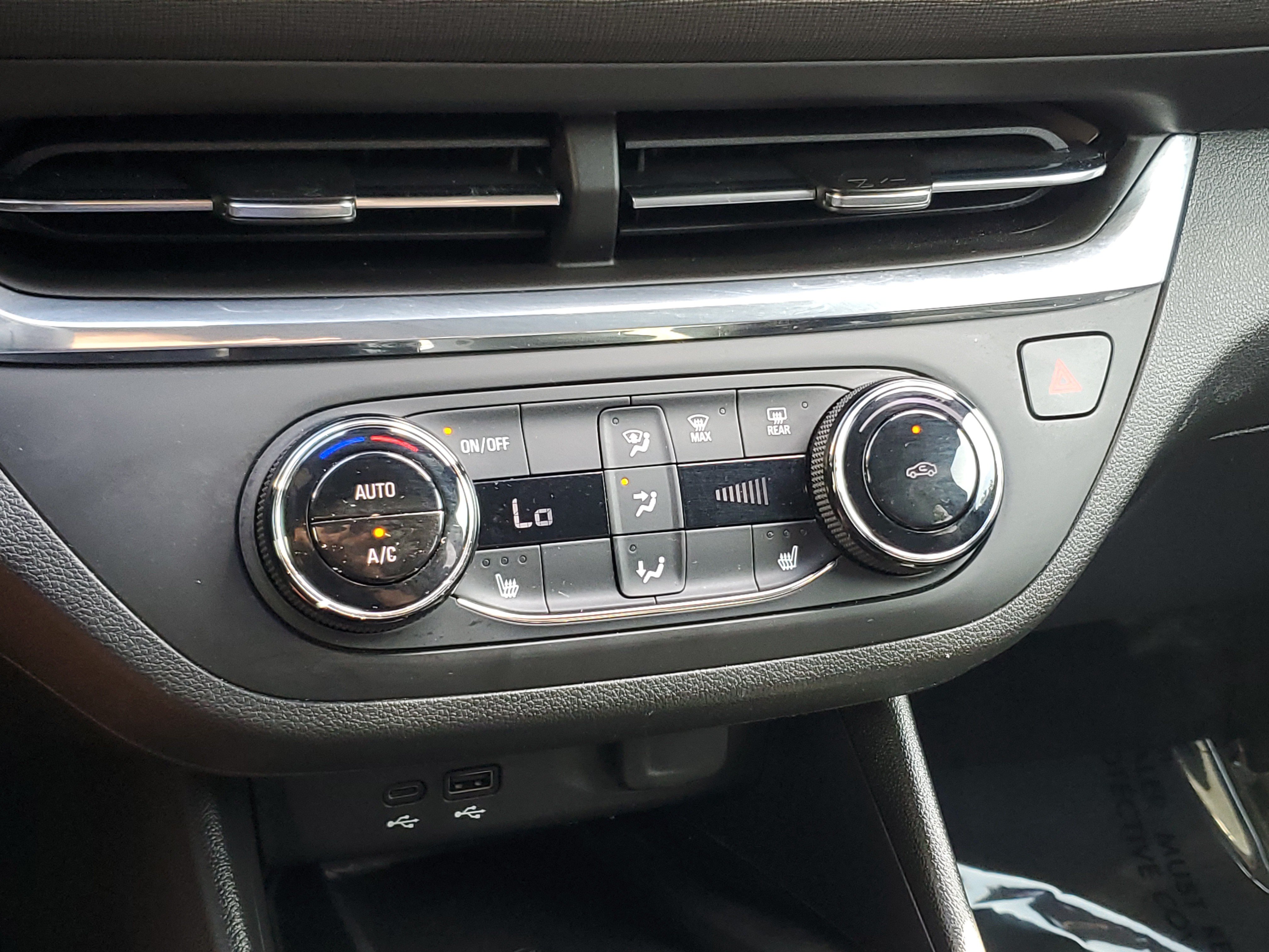 Used 2025 Buick Envista Sport Touring w/ Convenience I Package FWD image 29