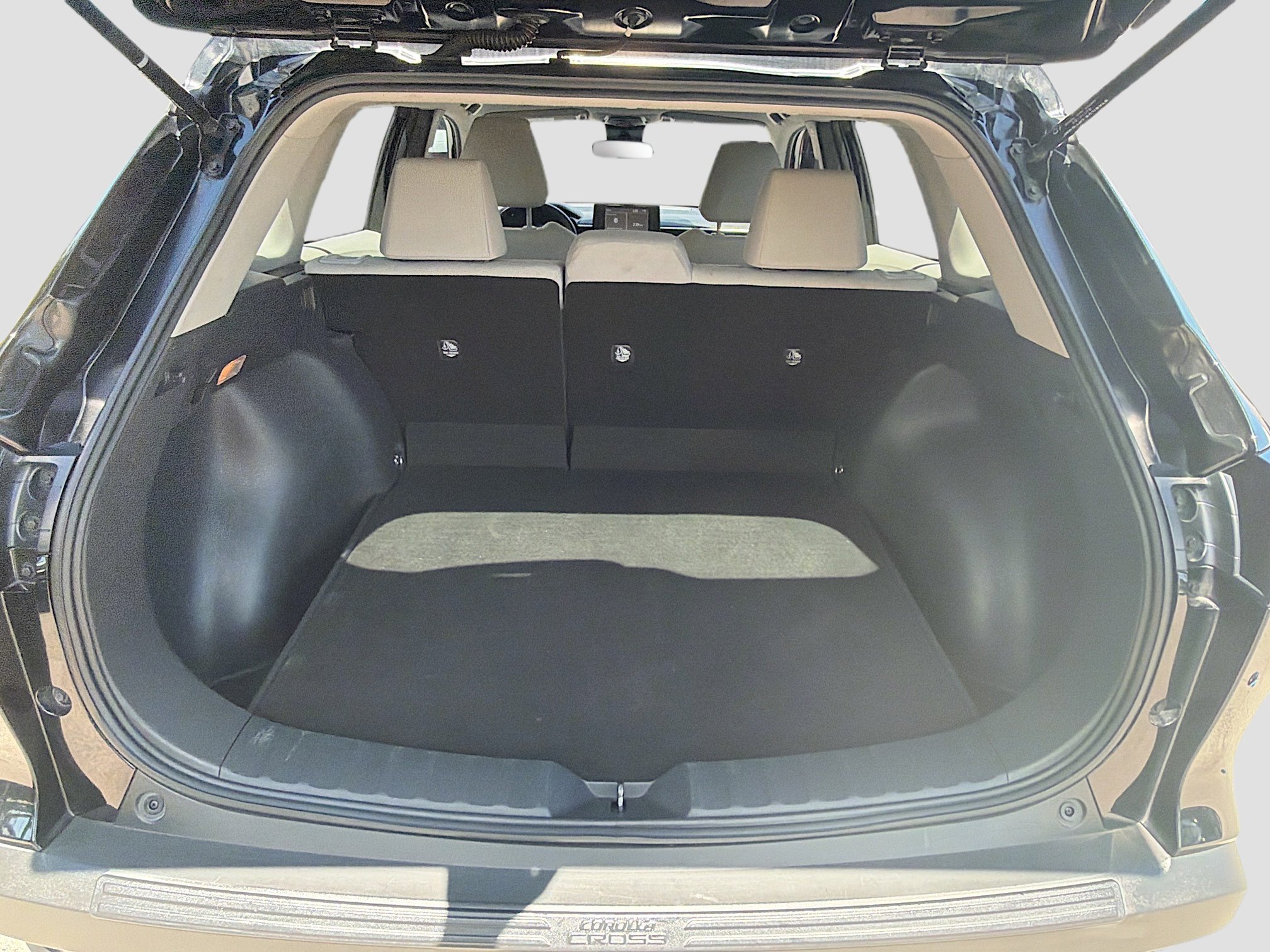 Used 2022 Toyota Corolla Cross LE AWD/4WD image 26