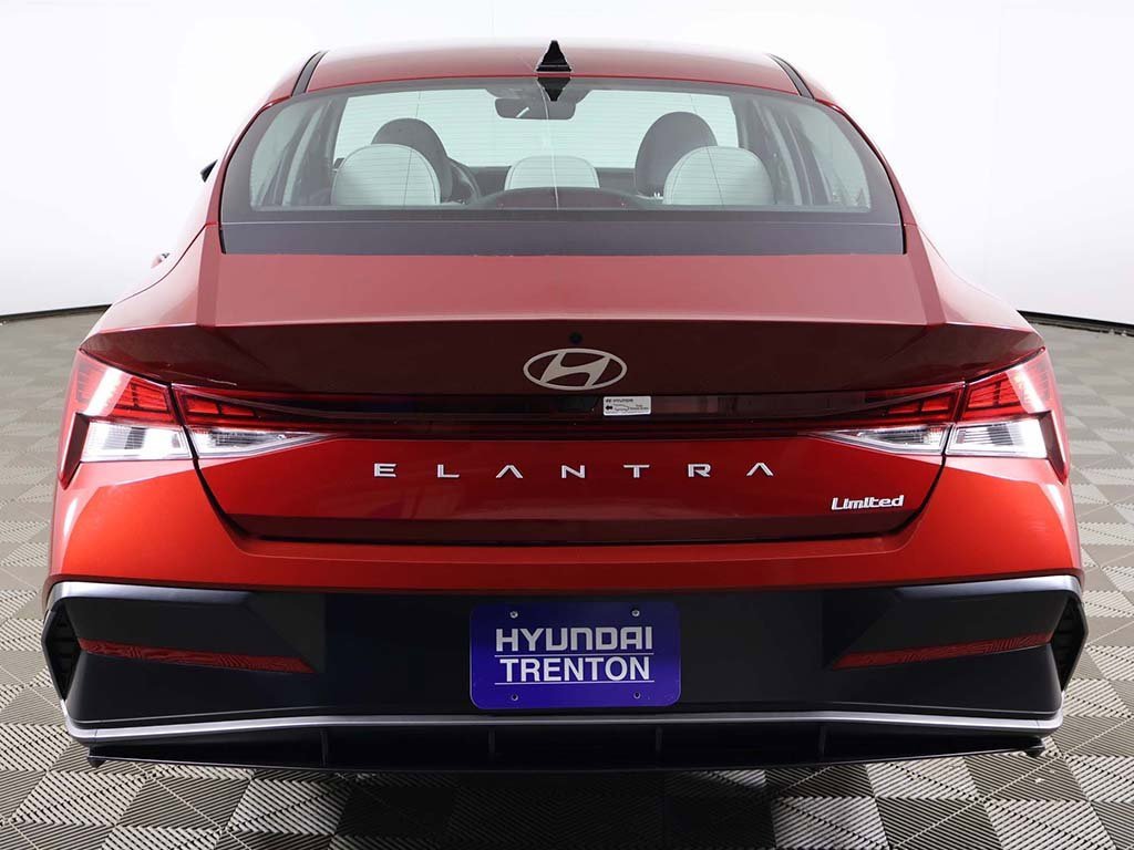 Certified 2025 Hyundai Elantra Limited image 14