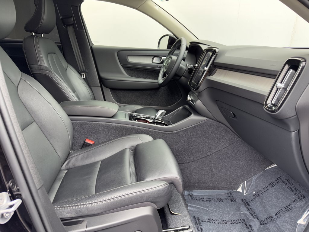 Used 2024 Volvo XC40 B5 Plus w/ Protection Package Premier AWD/4WD image 30
