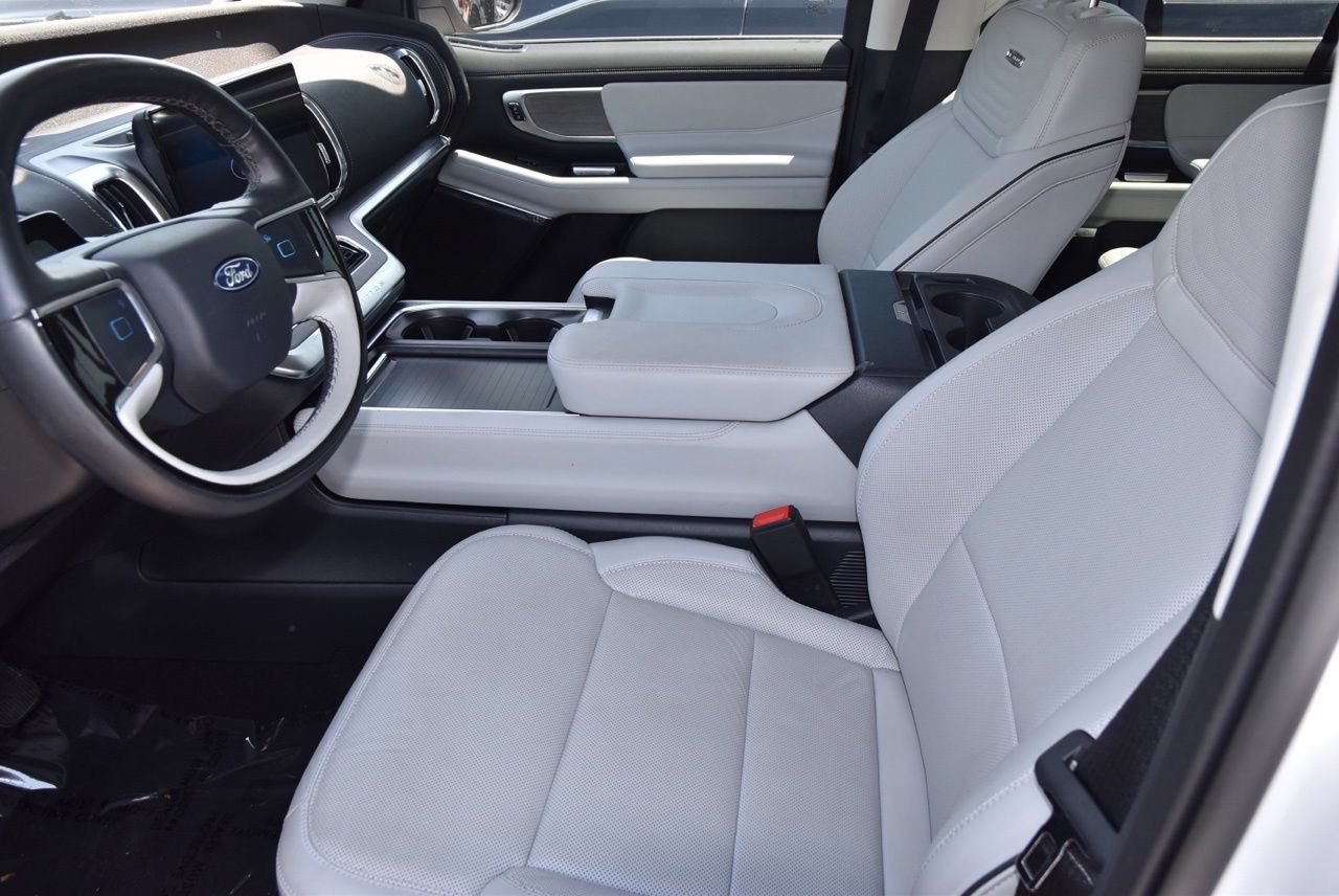 Certified 2025 Ford Expedition Max Platinum w/ Platinum Ultimate Package AWD/4WD image 9