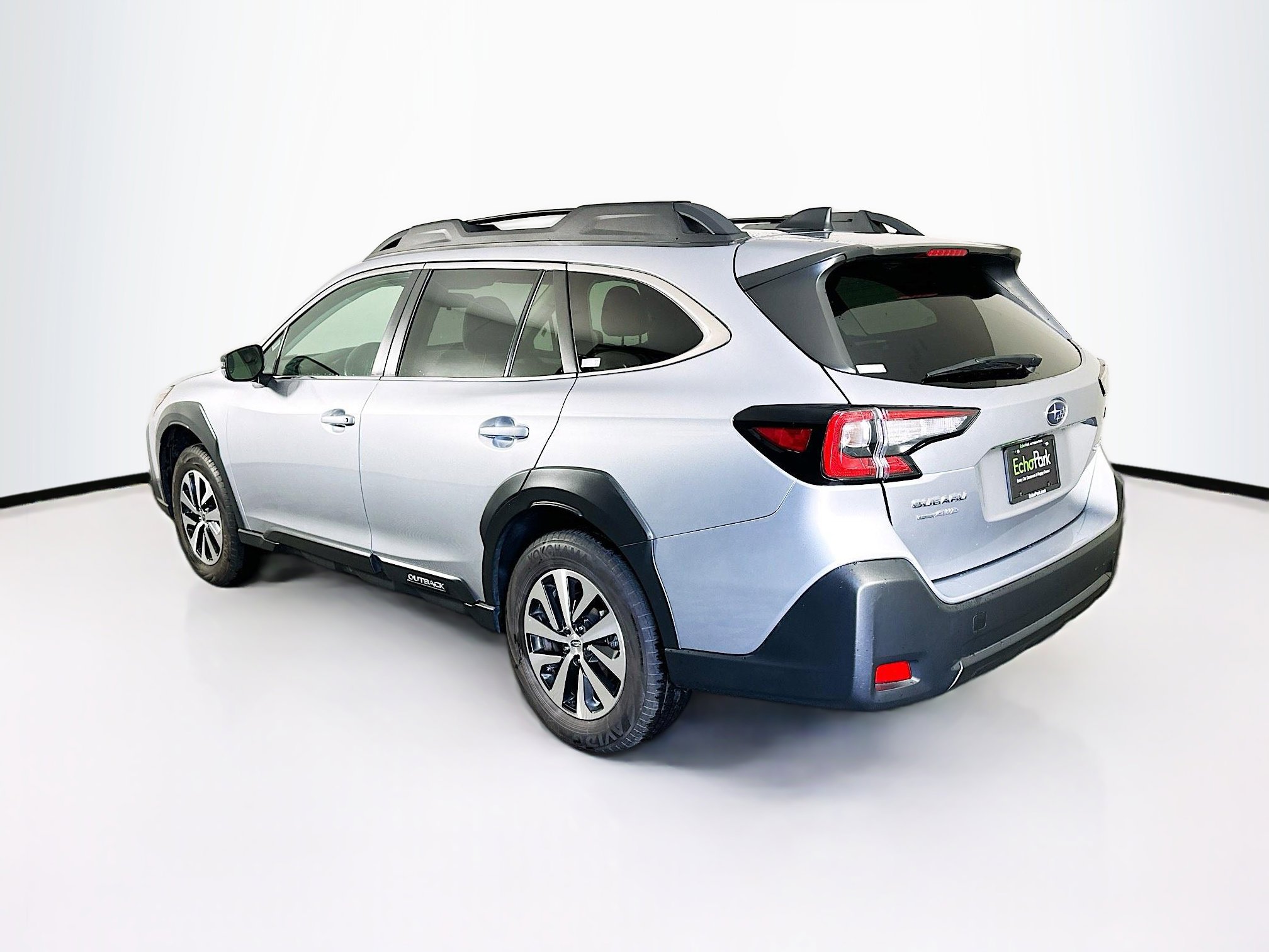 Used 2025 Subaru Outback Premium AWD/4WD image 5