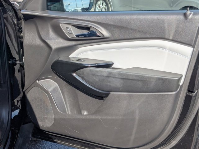 Used 2025 Chevrolet Trax LT w/ LT Convenience Package image 32