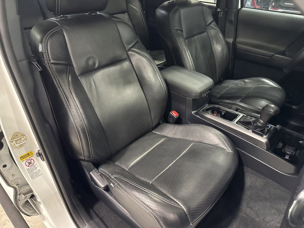 Used 2016 Toyota Tacoma TRD Sport w/ Premium & Technology Package image 8