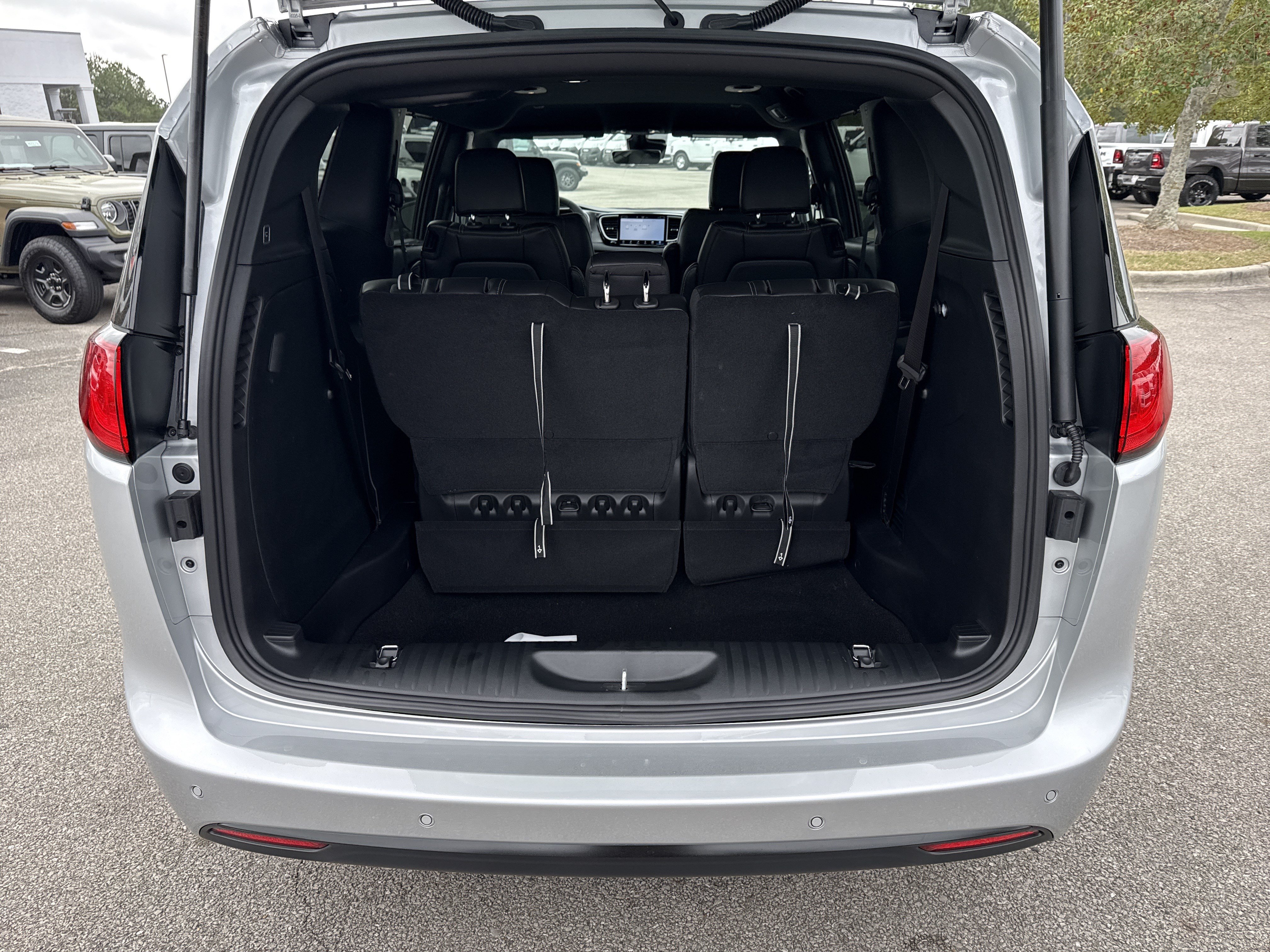 New 2026 Chrysler Voyager LX FWD image 19