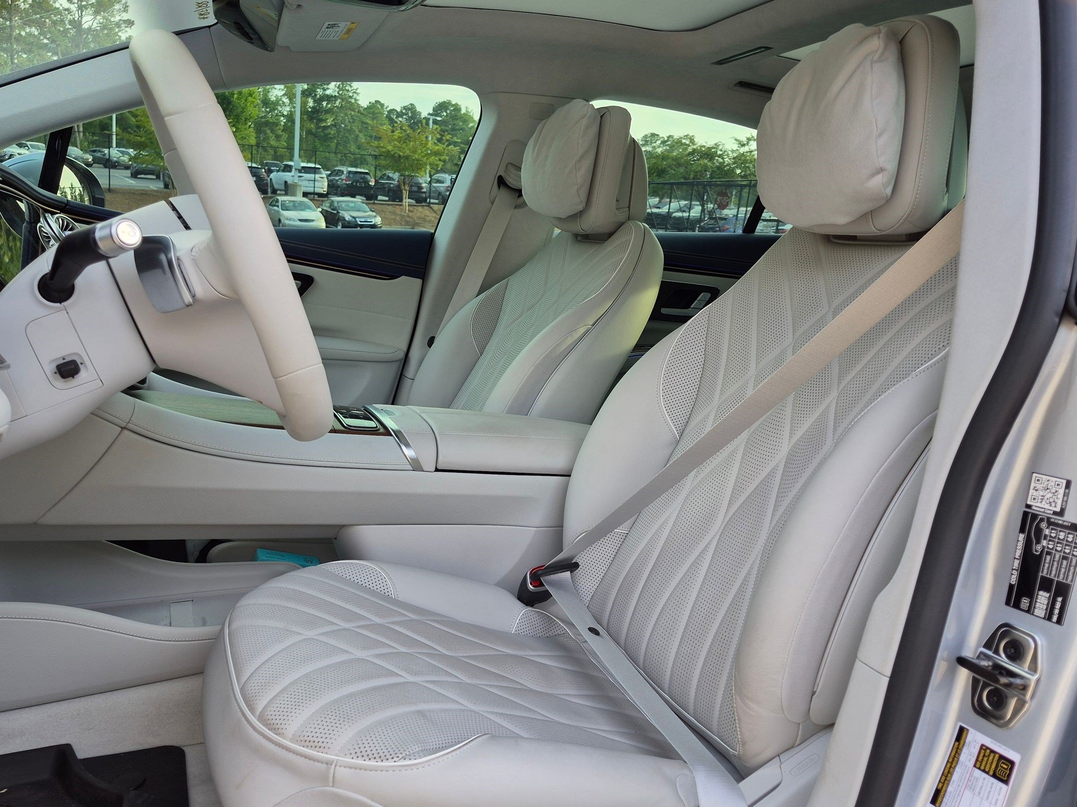 Used 2022 Mercedes-Benz EQS 580 4MATIC Sedan image 13