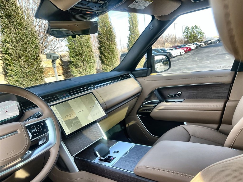 New 2026 Land Rover Range Rover SE image 13