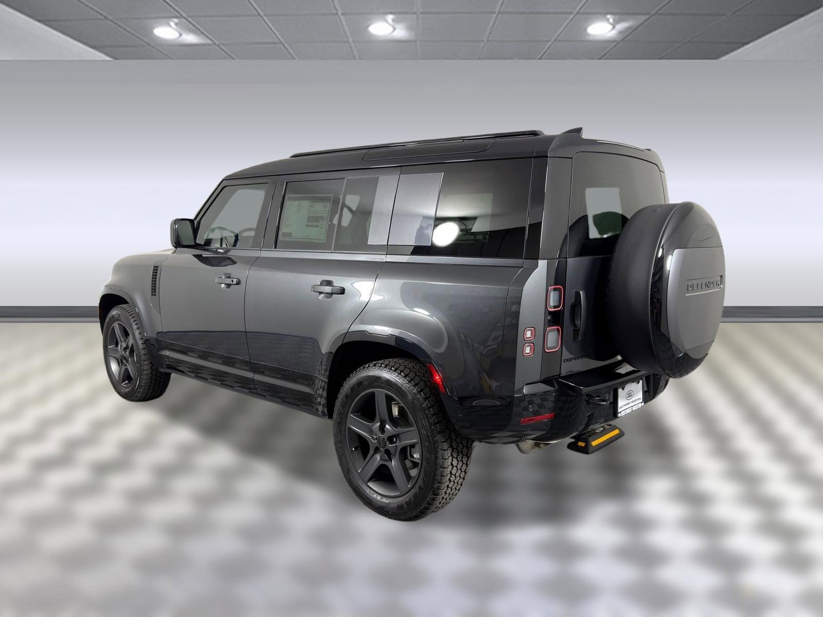 New 2026 Land Rover Defender 110 X-Dynamic SE image 3