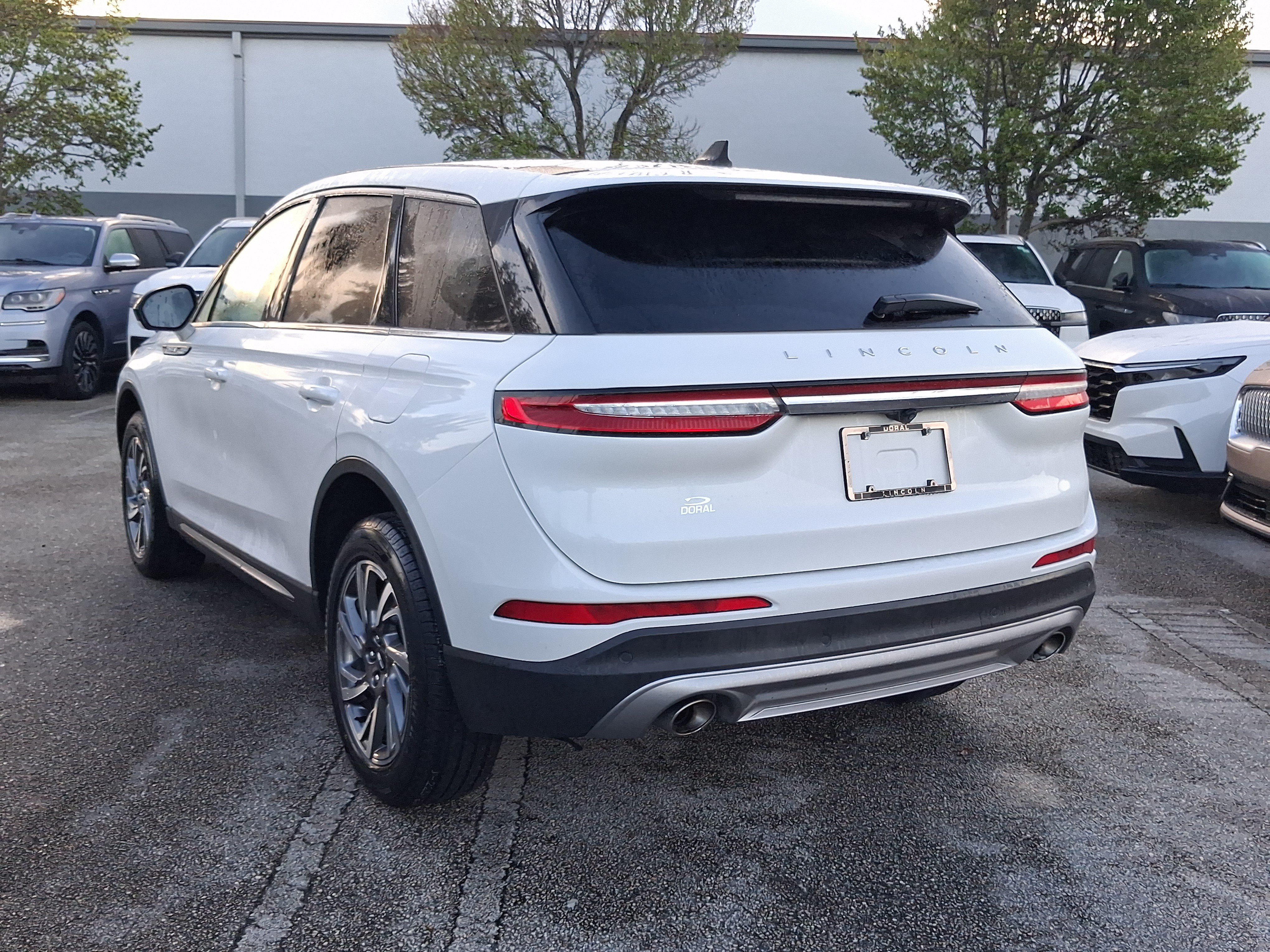 Certified 2023 Lincoln Corsair FWD image 3