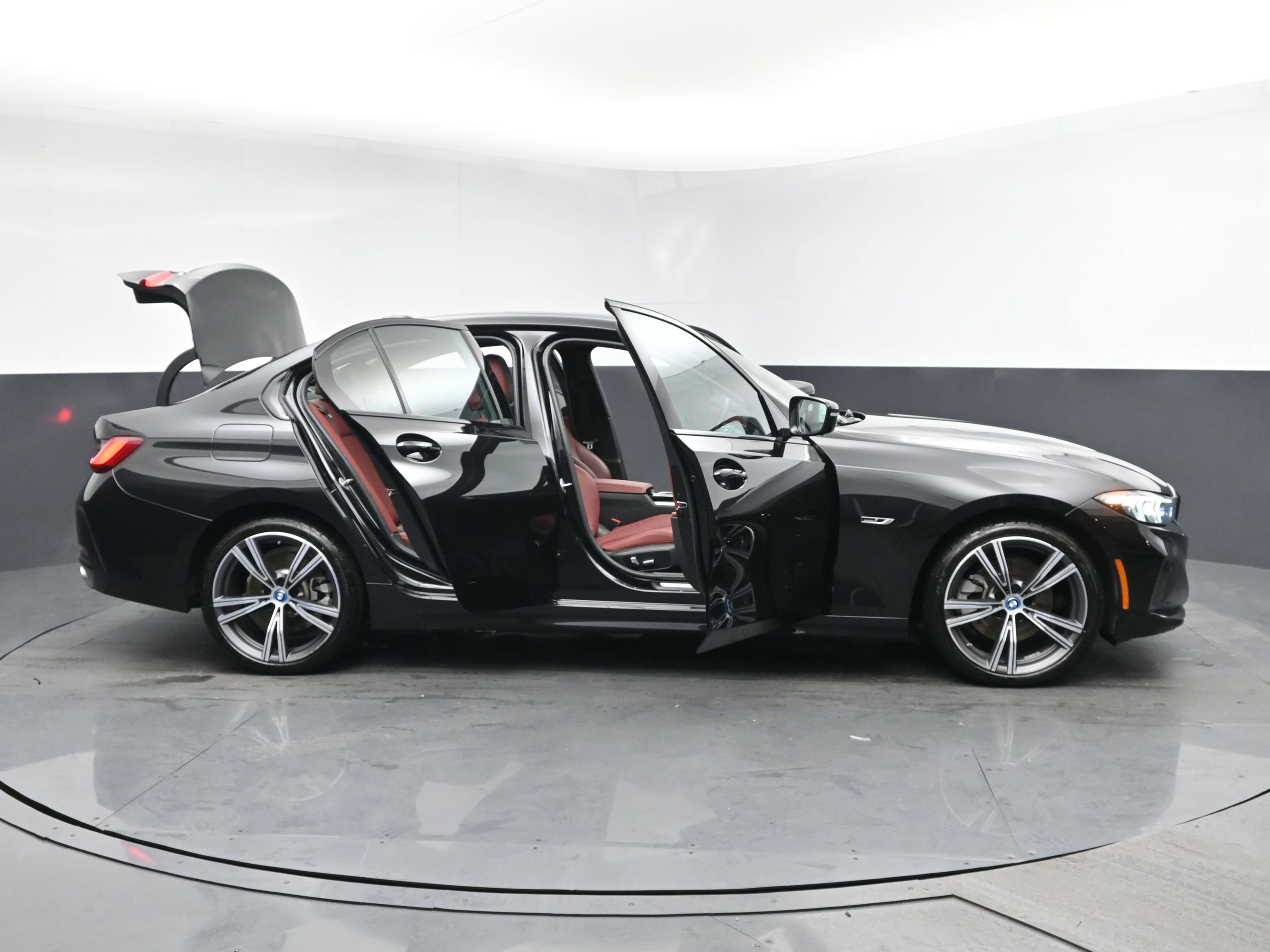 Used 2023 BMW 330e w/ Driving Assistance Package image 28