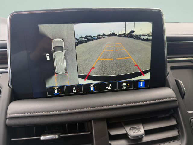 Used 2022 Chevrolet Suburban High Country RWD image 28