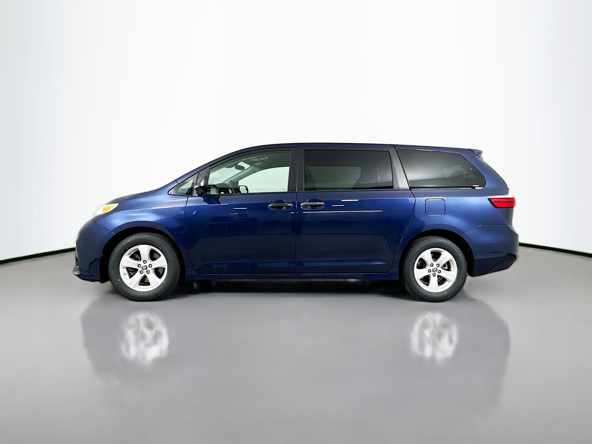 Certified 2020 Toyota Sienna L FWD image 4