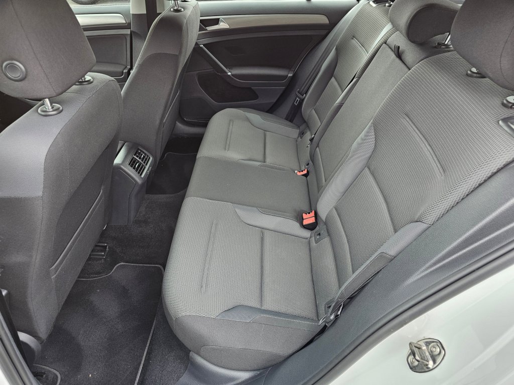 Used 2017 Volkswagen Golf S image 22