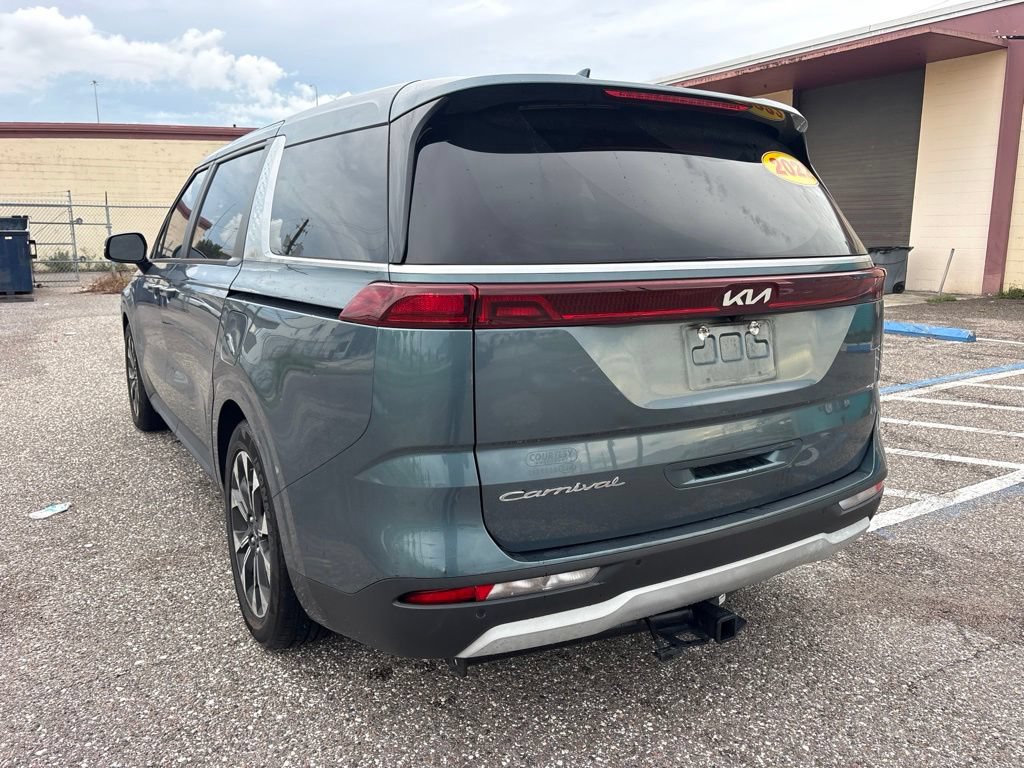 Used 2022 Kia Carnival EX FWD image 4