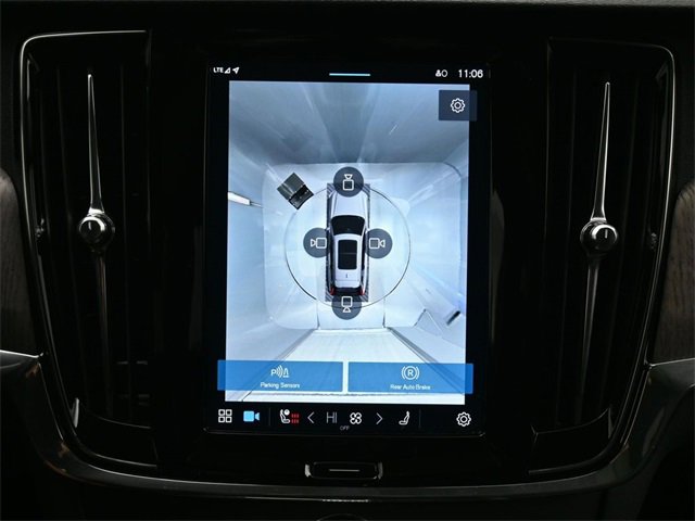 Certified 2024 Volvo V90 B6 Cross Country Plus image 20