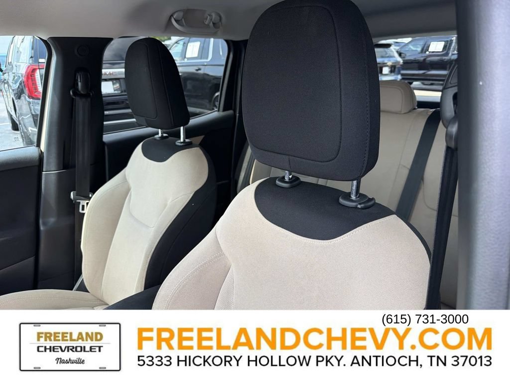 Used 2016 Jeep Renegade Latitude FWD image 23