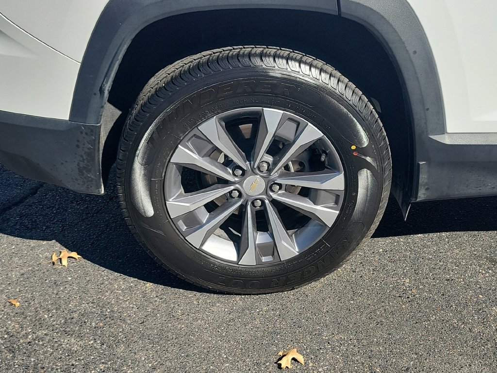Used 2025 Chevrolet Equinox LT w/ Convenience Package II FWD image 9