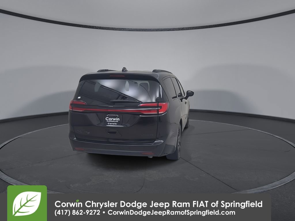 Used 2025 Chrysler Pacifica Limited FWD image 15