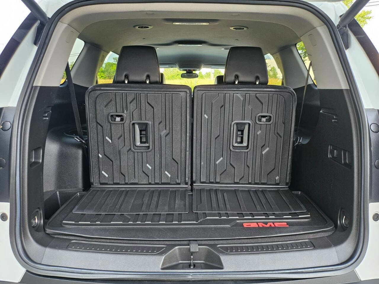 Used 2022 GMC Acadia SLT w/ LPO, Floor Liner Package image 29