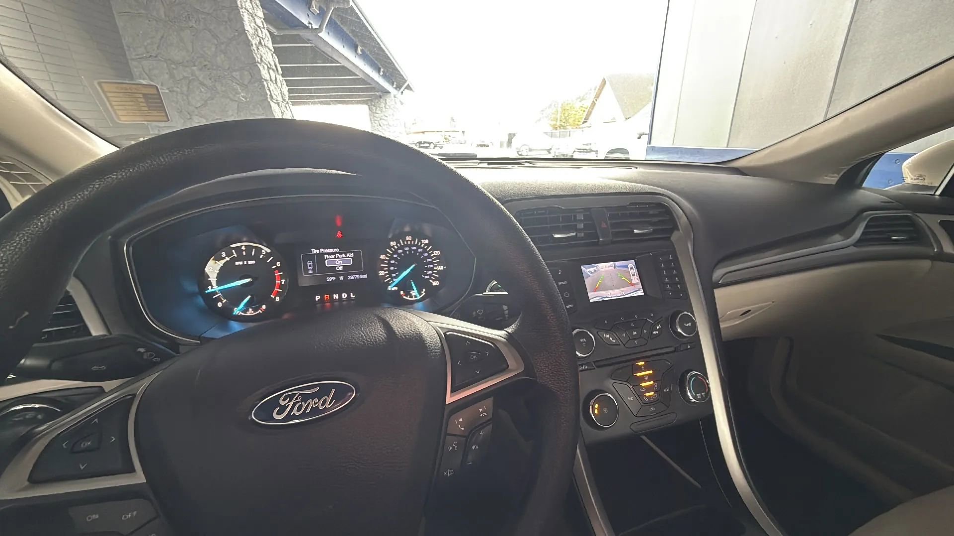Used 2017 Ford Fusion SE FWD image 16