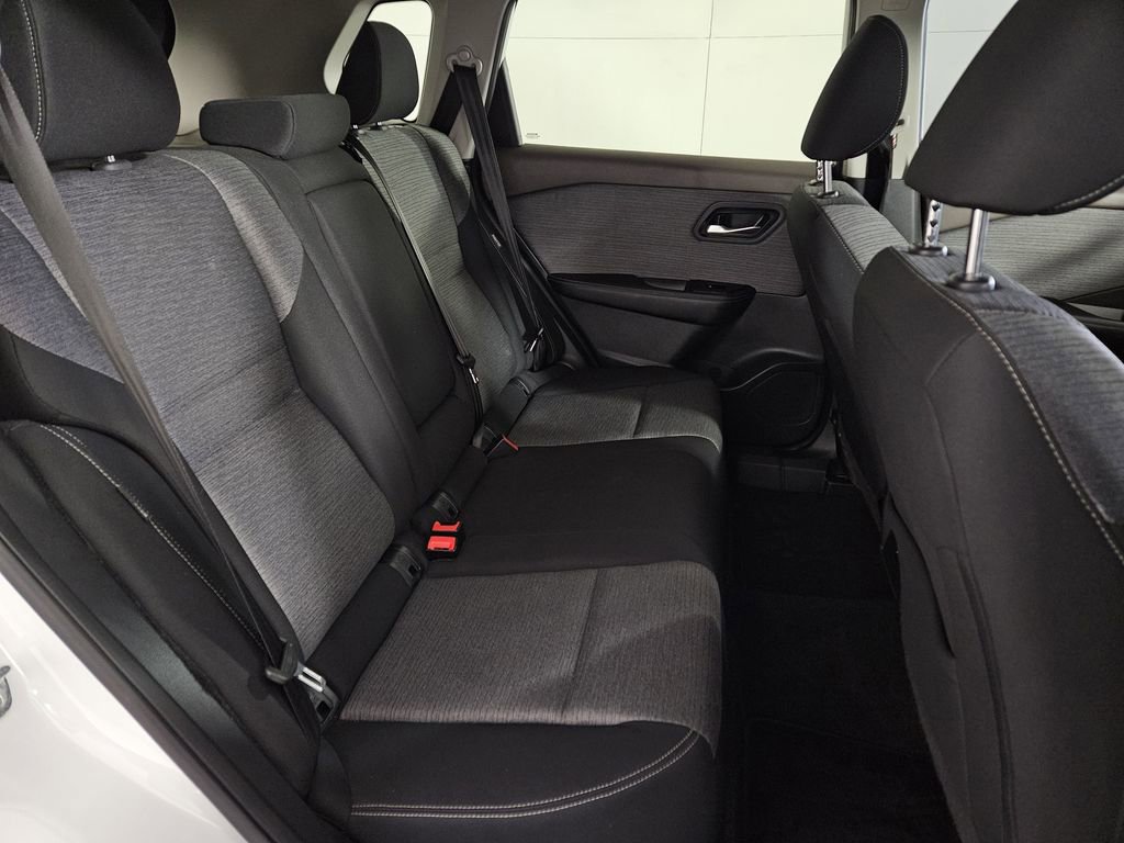 Used 2023 Nissan Rogue SV image 25