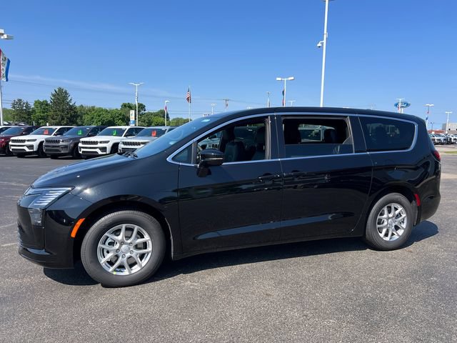 New 2027 Chrysler Pacifica Select w/ Family Tech Group FWD image 3