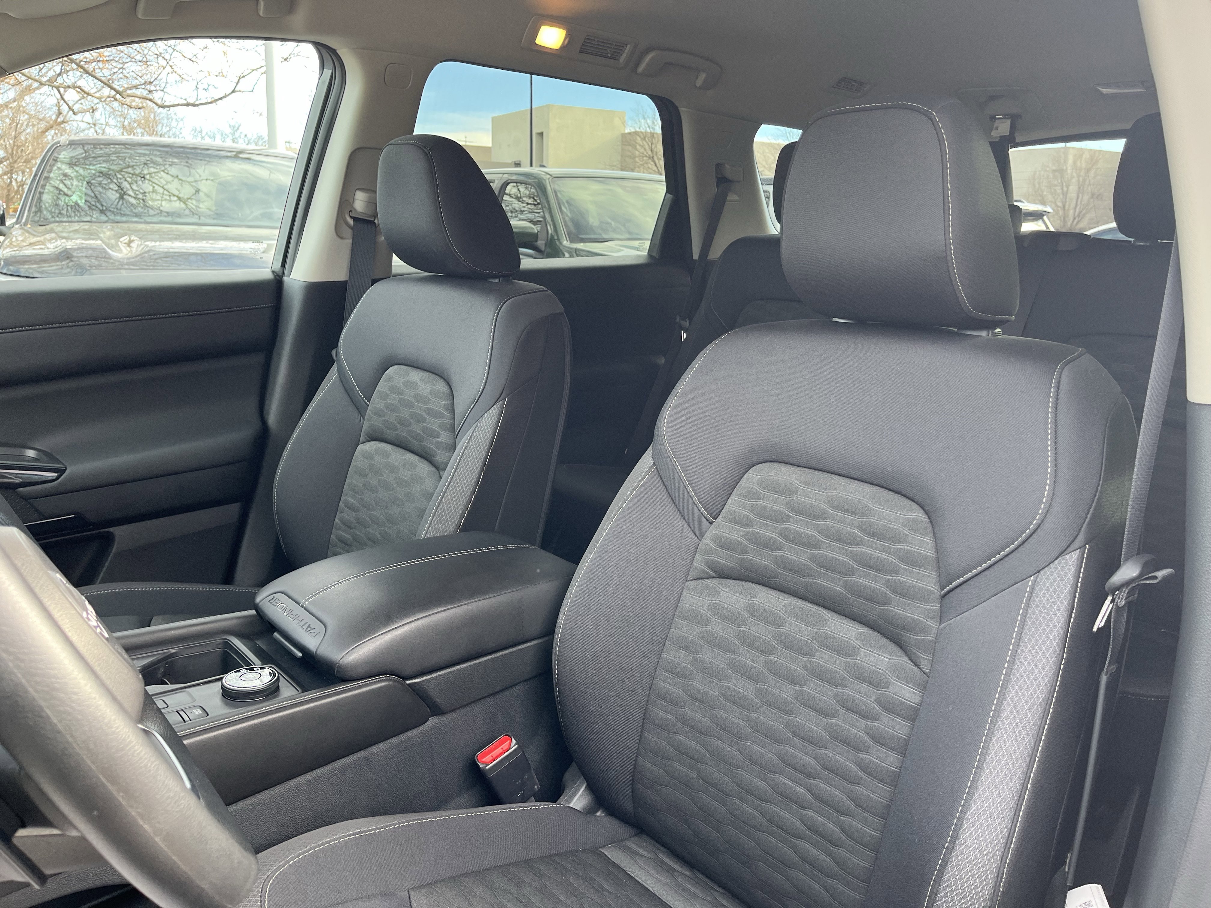 Used 2024 Nissan Pathfinder S image 9