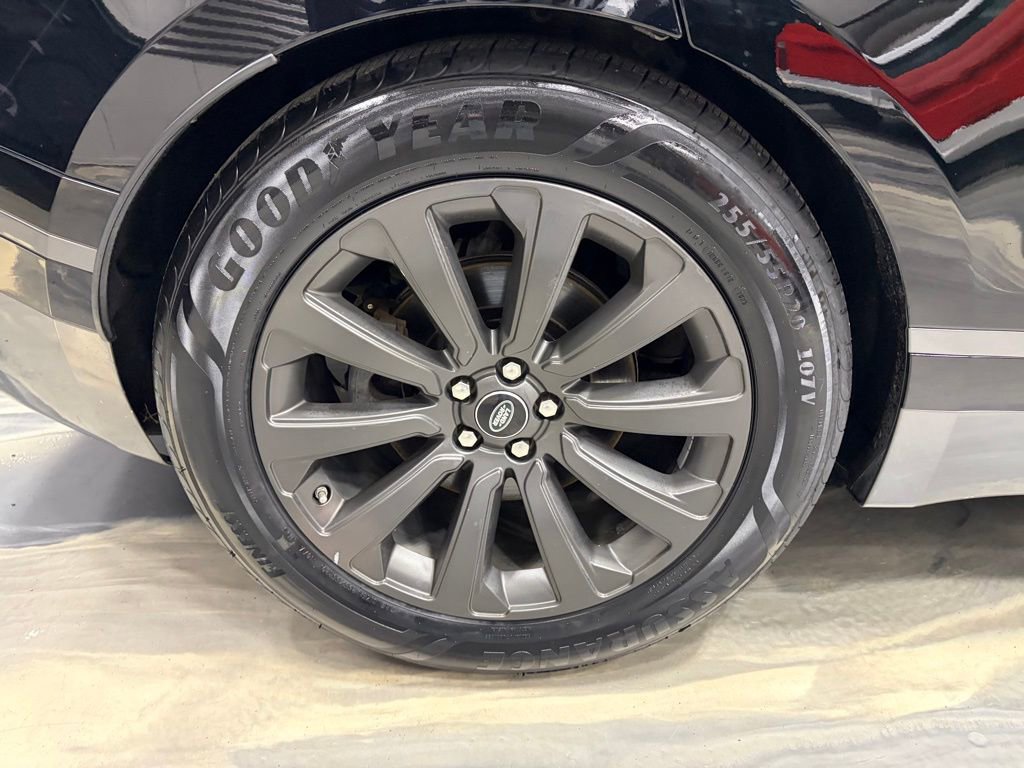 Used 2019 Land Rover Range Rover Velar R-Dynamic SE image 25