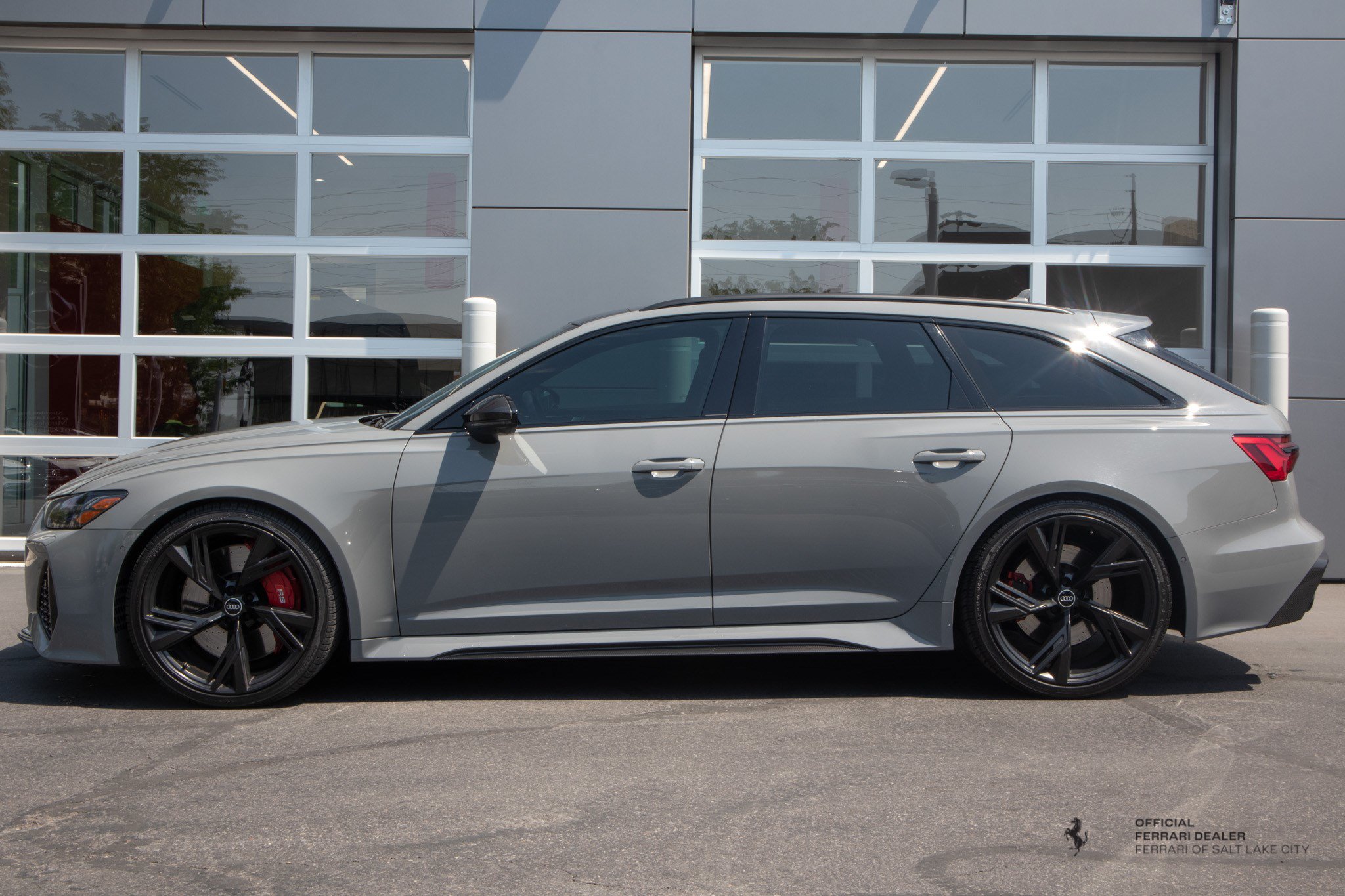 Used 2021 Audi RS 6 w/ Carbon Optic Package AWD/4WD image 2
