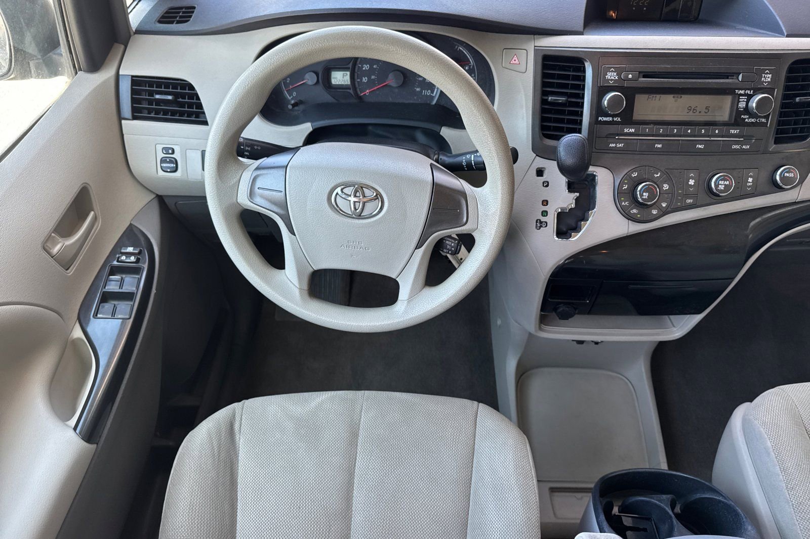 Used 2012 Toyota Sienna w/ Towing Pkg FWD image 14