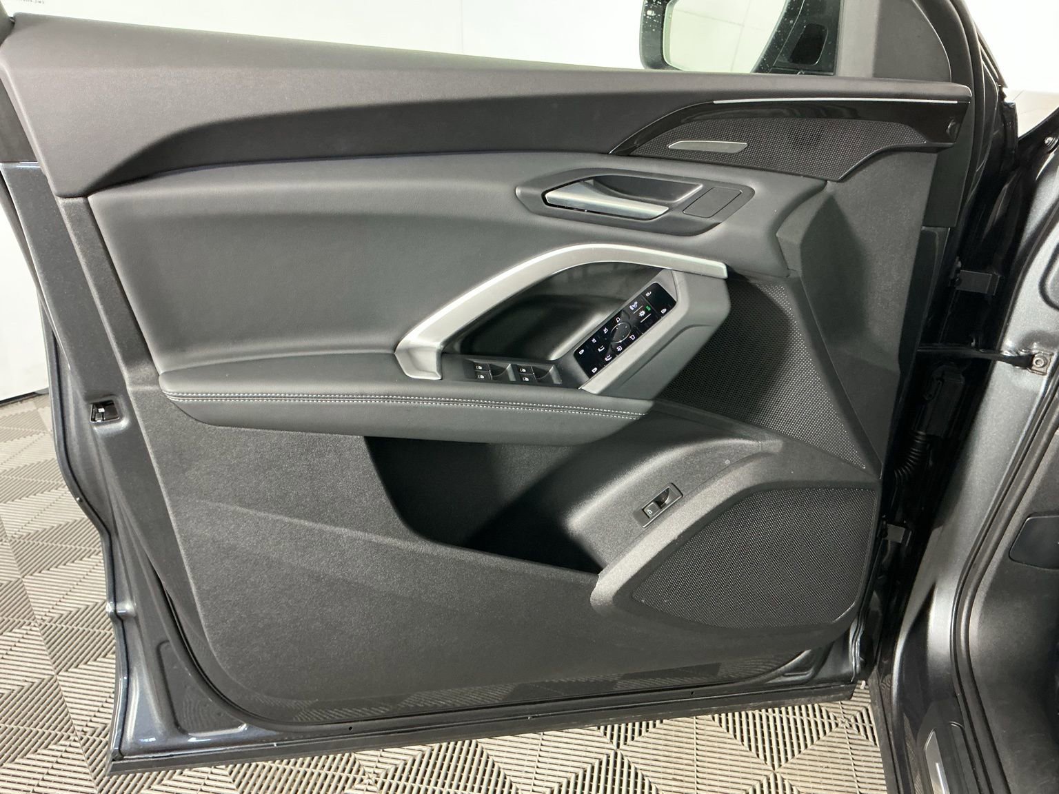 Used 2025 Audi Q5 Premium Plus w/ Premium Plus image 21