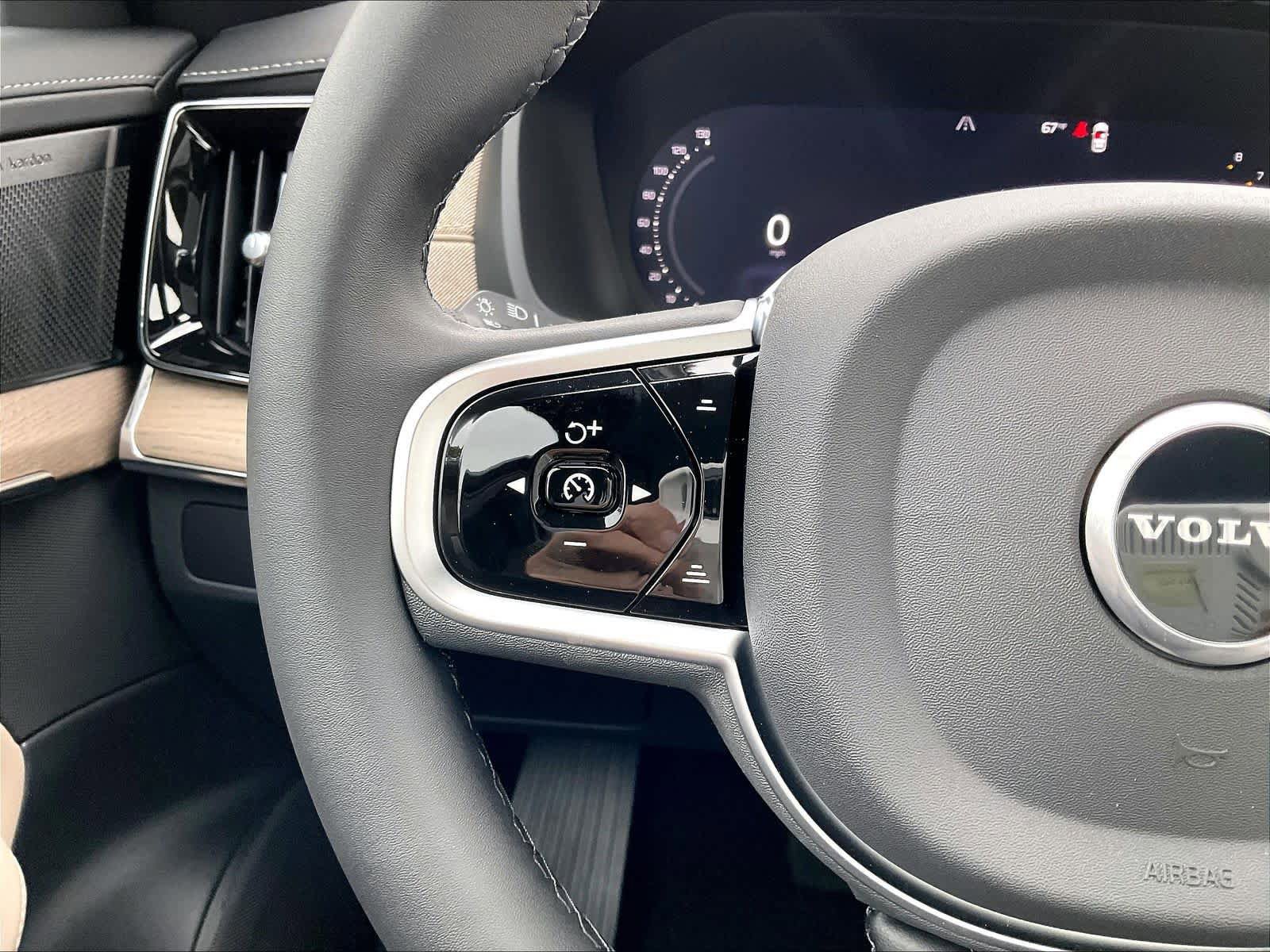 New 2026 Volvo XC90 B6 Plus w/ Protection Package Premier AWD/4WD image 17
