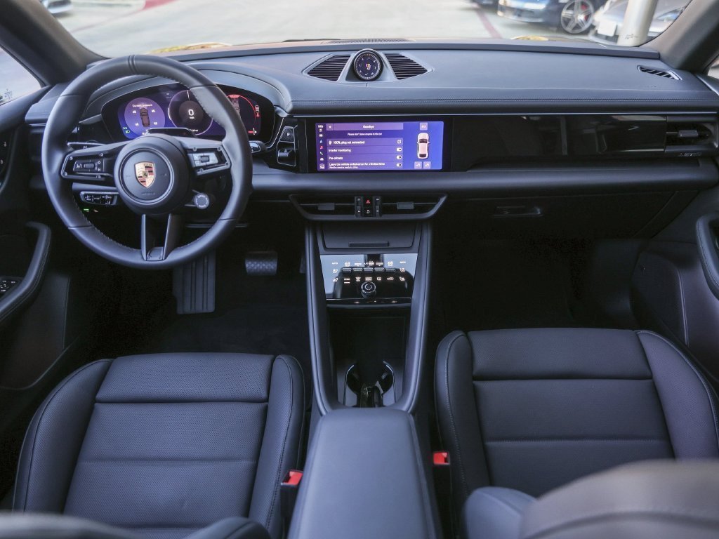 Certified 2026 Porsche Macan Electric RWD image 33